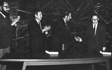 Ceremonia de entrega del libro a las autoridades de la UNAM y del IPN